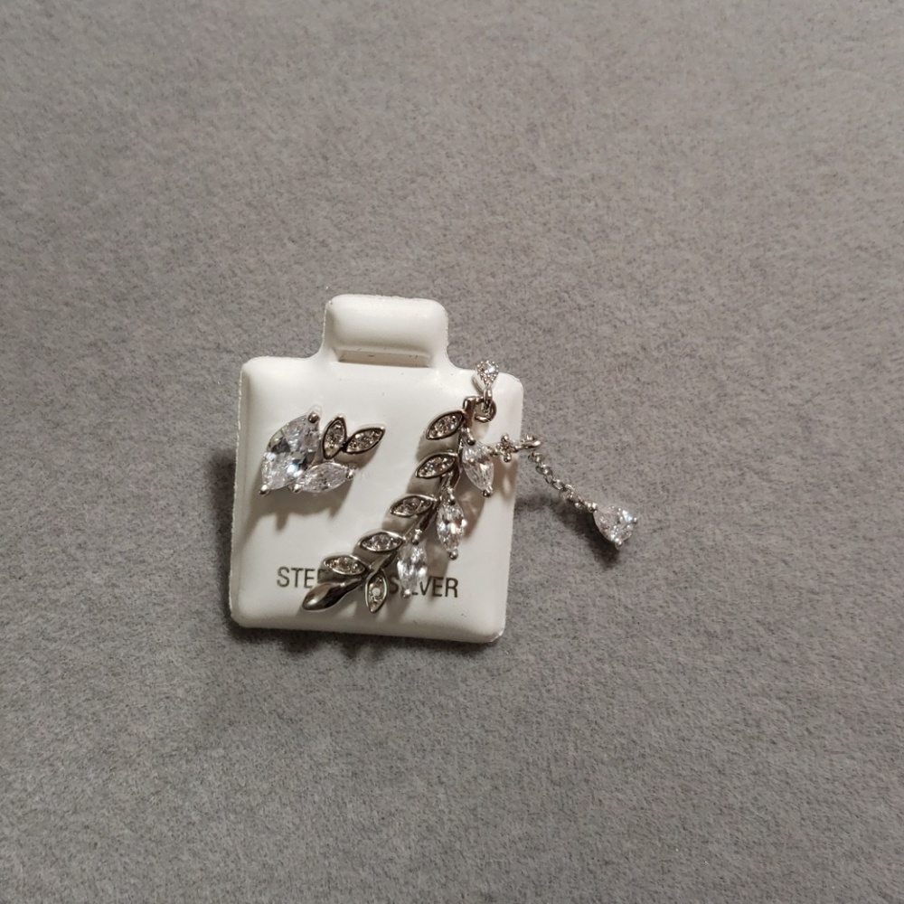925 Sterling Silver Cubic Zirconia Leaf Earrings